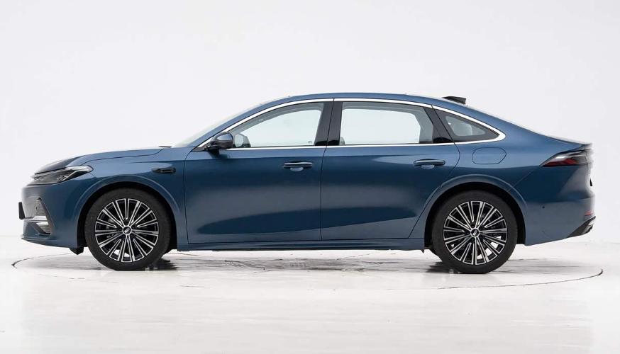 2025 New Brand Geely Galaxy A7 Plug-in Hybrid Midsize Sedan 4-Door 5-Seat Geely Yinhe A7